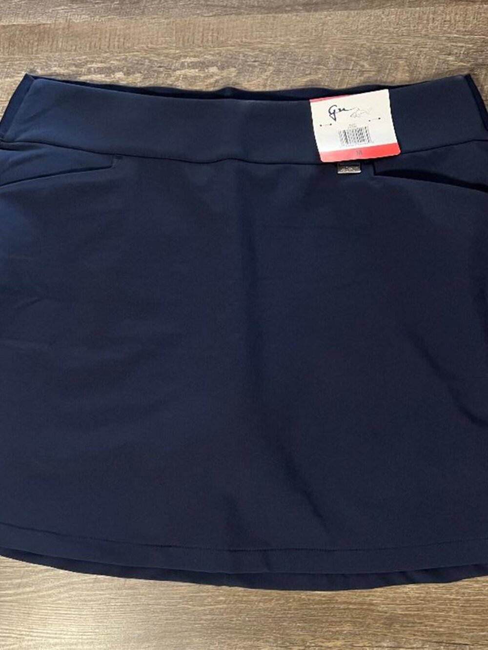 NWT Greg Noman Golf Skort- 16" length- 2 Front Pockets- Size Medium *NEW*